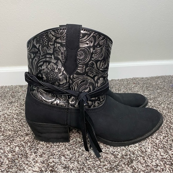 dingo Shoes - Dingo Valerie Paisley Black Silver Western Booties Floral Leather Women’s 8.5